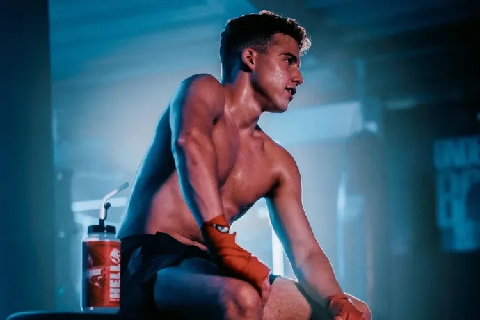 Sztárbox: Ifj. Schobert Norbert péppé verte a Punnany Massif énekesét