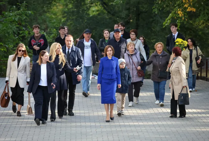Maia Sandu miután leadta szavazatát a moldovai parlamenti választásokon -Fotó: Vladislav Culiomza / Reuters