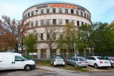 Annyira furcsa struktúrát alakítottak ki Matolcsy bizalmi emberei a METU-nál, hogy az az Állami Számvevőszéknek is szemet szúrt
