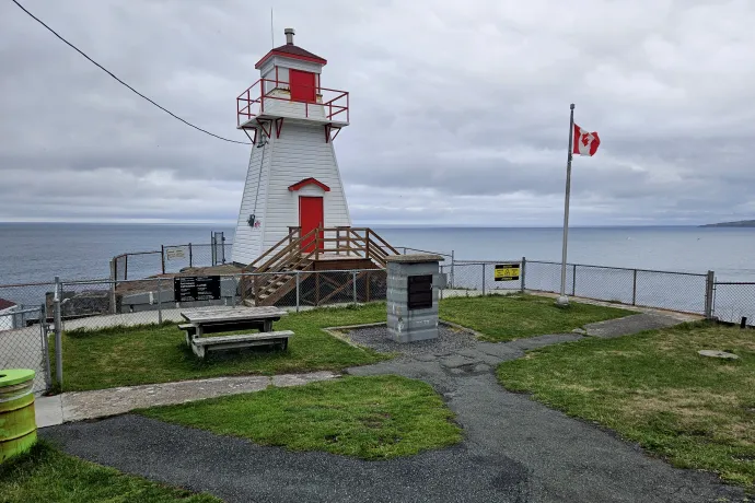 Cahill Point és a Fort Amherst világítótorony – Fotó: Molnár Zoltán / Telex