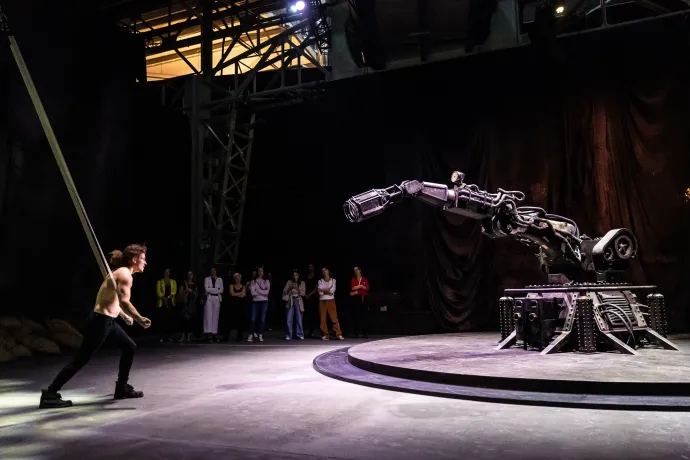 Az ötméteres, gigászi robot a legendás trójai falovat testesíti meg, sikerrel – Fotó: Hirling Bálint