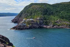 Két nap séta Új-Fundland sziklaperemén, ahol véget ér Kanada