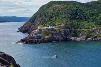 Két nap séta Új-Fundland sziklaperemén, ahol véget ér Kanada