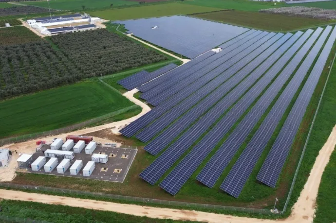 Izraeli befektető épít nagy napelemparkot Fehér megyében