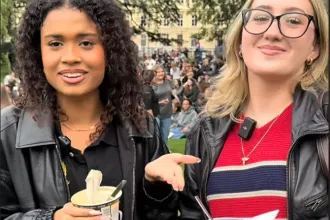 Egy doboz pudinggal és egy villával próbálnak kitörni a közösségi platformokról