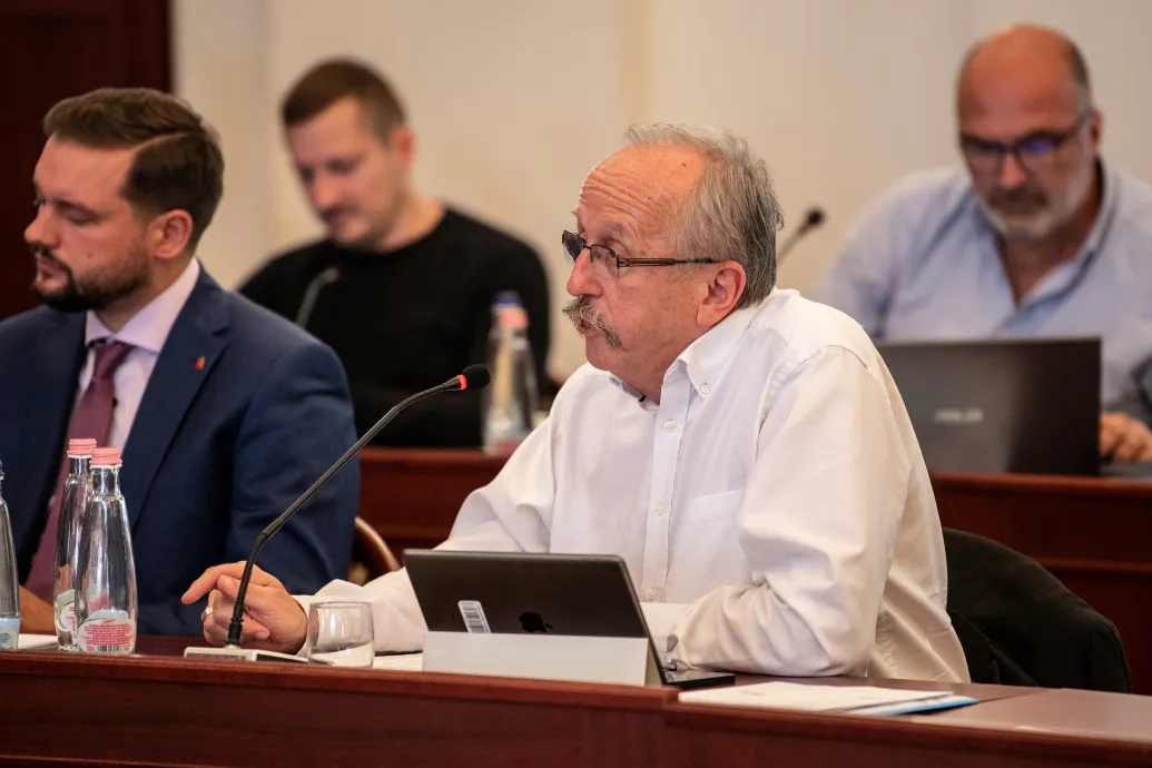 A fideszes képviselők nem, de a kerületi képviselő-testület többsége kiállt Erzsébetváros szuverenitása mellett