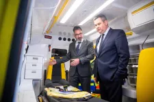 Fact-check: tényleg az előző kormányok emelték fel a mentőautók maximális korhatárát, ahogy azt Takács Péter állítja?