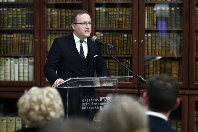 Felfüggesztették egy hónapra az Országos Széchényi Könyvtár főigazgatóját