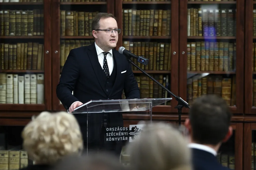 Felfüggesztették egy hónapra az Országos Széchényi Könyvtár főigazgatóját