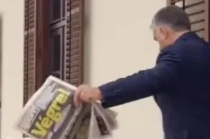 Orbán Viktor ott tart a választási kampányban, hogy már az MI-generált Magyar Péternek lövöldöz gólt