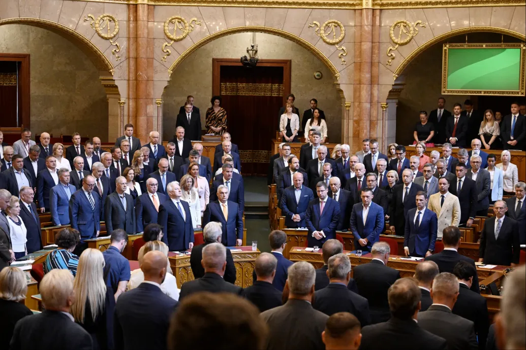 A választásoknak is háborús veszélyhelyzetben futna neki a kormány