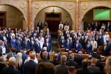 A választásoknak is háborús veszélyhelyzetben futna neki a kormány