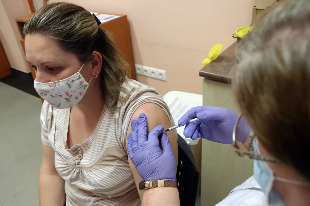 Feleannyi Covid-vakcinát vesz idén az állam, mint tavaly, november végétől lehet újra oltást kérni