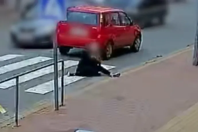 A zebrán gázolta el a diáklányt, majd továbbhajtott a sofőr – vádat emeltek ellene