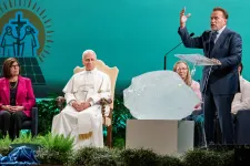 XIV. Leó pápa Arnold Schwarzenegger és egy jégtömb társaságában üzenhetett a klímatagadó Trumpnak