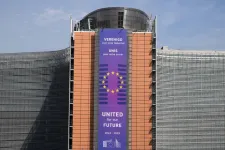 Mégis ki tud játszani a kormány egy részt a befagyasztott támogatásokból
