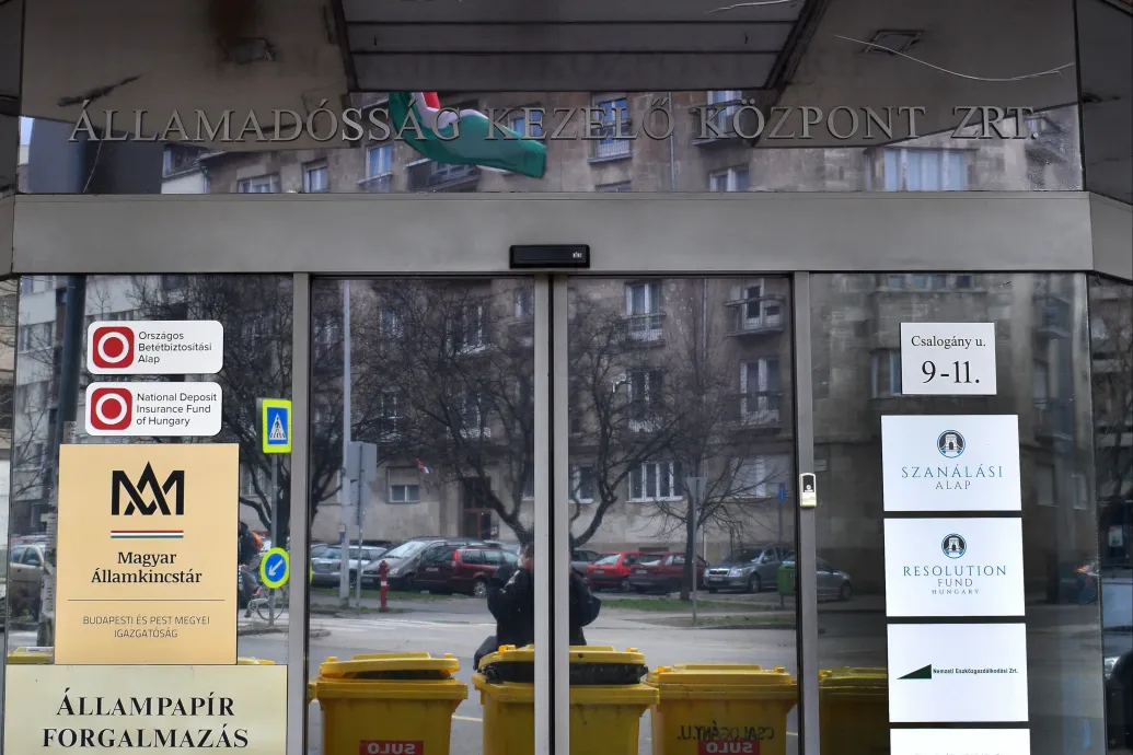 A növekedés helyett idén is az infláció tartja kordában a magyar államadósságot