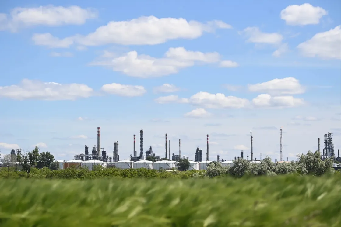 Orosz olaj: mennyire lenne nehéz leválni és merre tart a magyar energiastratégia?