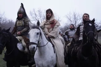 A tatárjárásról szóló filmben úgy beszélnek a magyarok, ahogy a kormány szól hozzájuk az M1-en