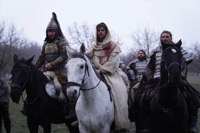 A tatárjárásról szóló filmben úgy beszélnek a magyarok, ahogy a kormány szól hozzájuk az M1-en