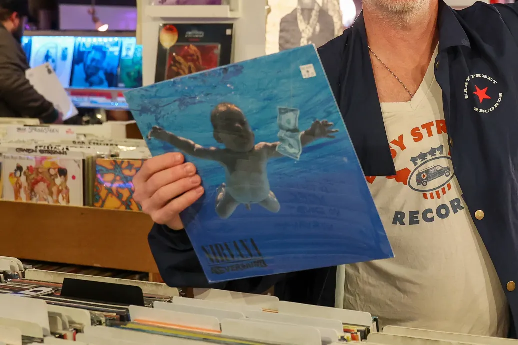 Megint elveszítette a Nirvana elleni gyermekpornográfia-pert a híres albumborítón látható csecsemő, aki azóta felnőtt