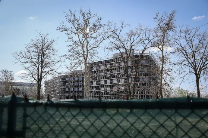 A campus félbehagyott épülete – Fotó: Huszti István / Telex