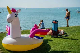 Siralmas szezon a Balatonnál? Elrejtik a problémákat a hivatalos statisztikák