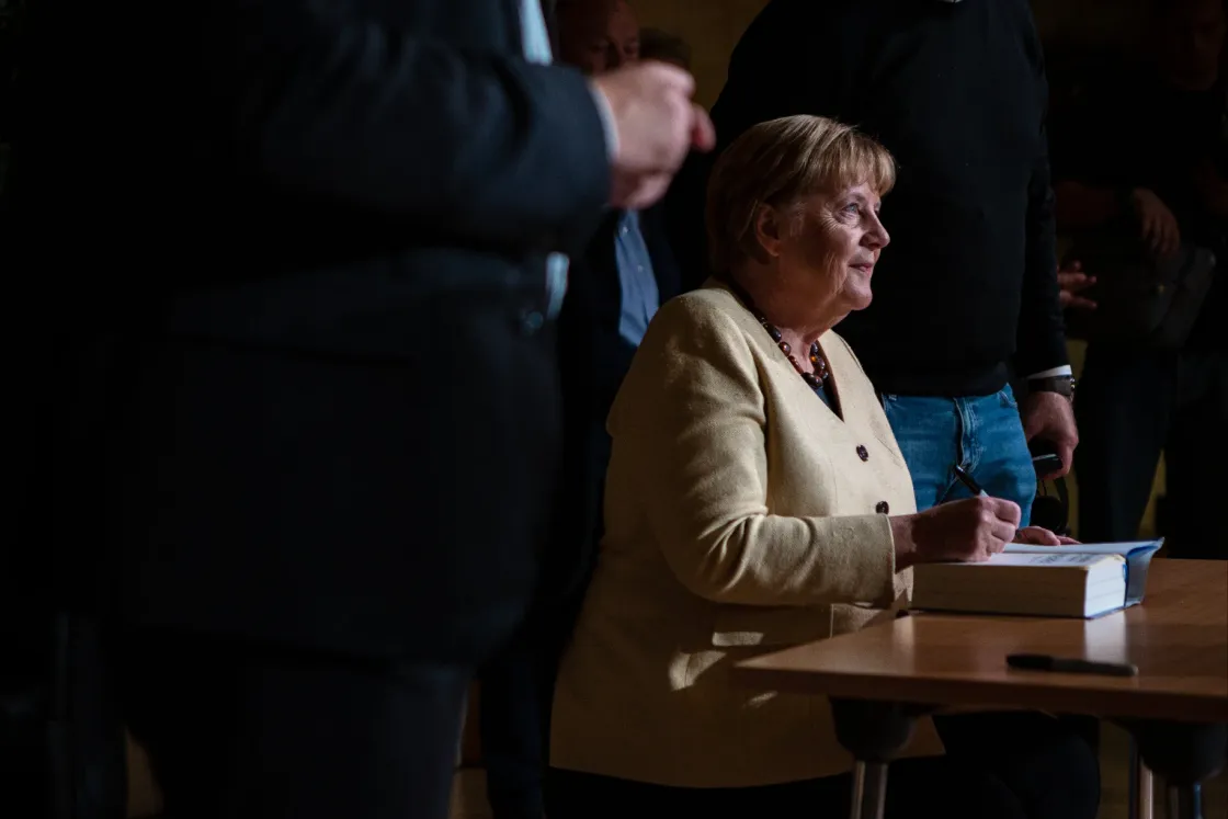 Angela Merkel: Orbán miniszterelnök úr furcsa játékot játszott