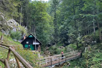 Doronglétrán a mennyekbe: kipróbáltuk az újranyílt Medve-szurdokot