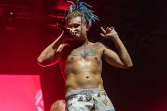 Putyin Oroszországában elfogatóparancs jár a kritikus rappereknek