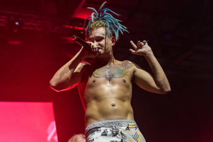 Putyin Oroszországában elfogatóparancs jár a kritikus rappereknek