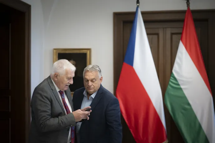 Orbán Viktor miniszterelnök fogadja Václav Klaus korábbi cseh köztársasági elnököt a Karmelita kolostorban 2025. október 3-án – Fotó: Fischer Zoltán / Miniszterelnöki Kommunikációs Fõosztály / MTI