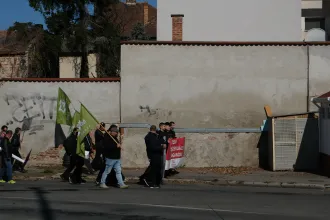 Pécs Pride: ellentüntetők sétáltak a városban, európai parlamenti képviselők sajtótájékoztatóját szélsőjobbosok zavarták meg