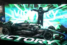 Világbajnokot avattak Szingapúrban, a McLaren előnye már behozhatatlan a konstruktőri bajnokságban