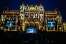 Juhász Péter az érte kiálló tüntetésen: Viktor, ne az ártatlan gyerekeken verd le a saját gyerekkorod