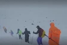 Óriási hóvihar a Mount Everesten, több mint 200-an várják, hogy kimentsék őket