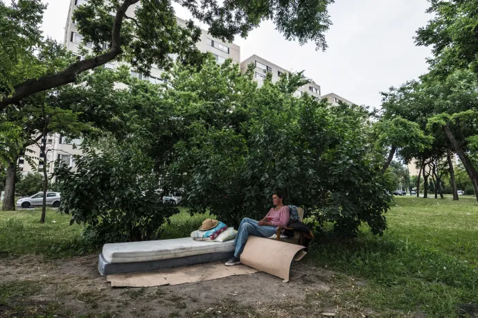 Semmi sem indokolja, hogy bárkinek az utcán kelljen aludnia egy uniós országban 2025-ben