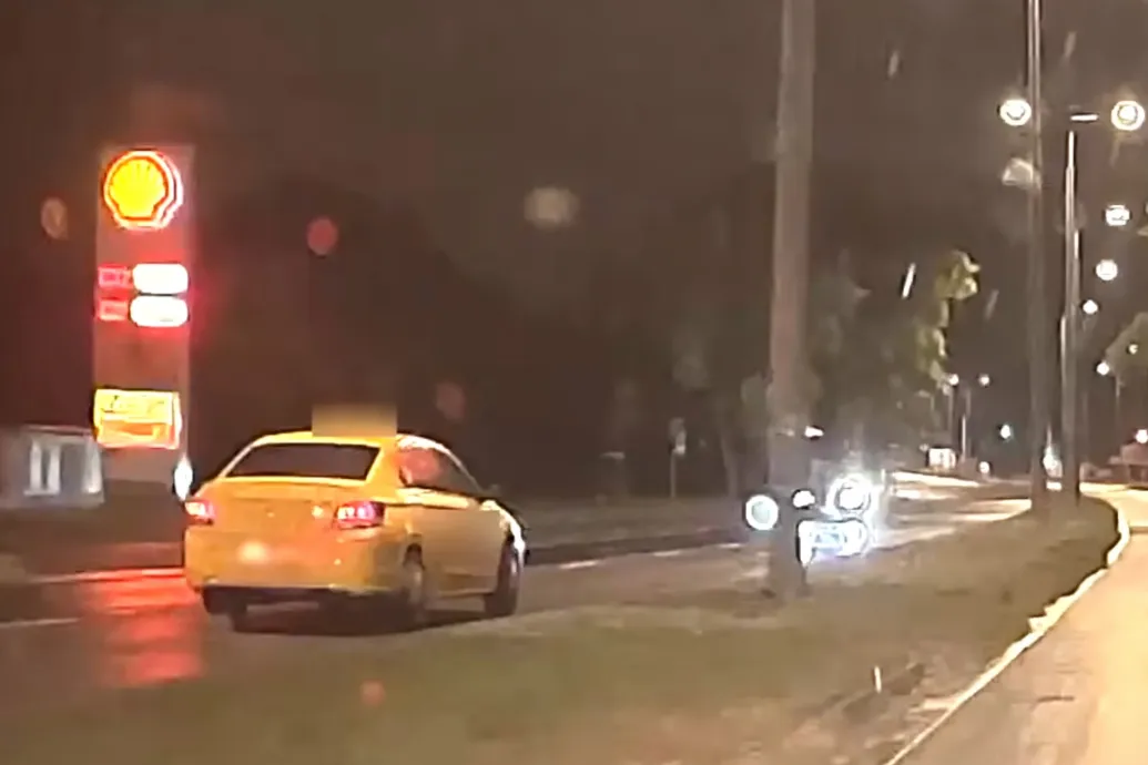 Több száz métert haladt forgalommal szemben egy taxis Budapesten