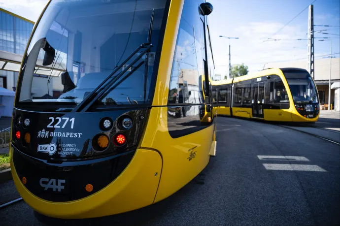 Egymás után érkeznek Budapestre az új villamosok, de mi lesz velük, ha nem tudnak végigmenni a pesti Duna-parton?