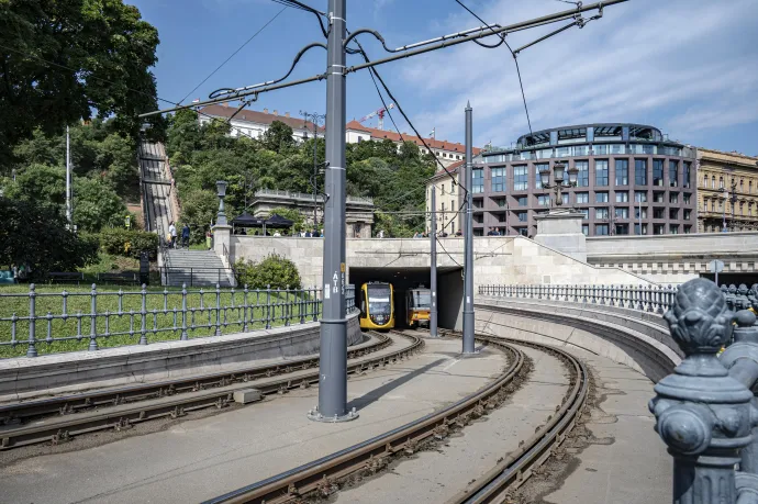 A budai oldal villamos-aluljárója a felújított Lánchíd átadásának napján, 2023. augusztus 4-én – Fotó: Szigetváry Zsolt / MTI