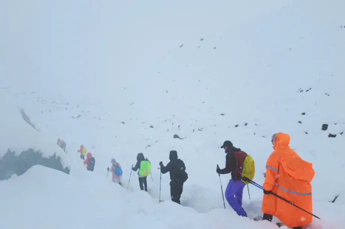 Tapasztalt mászók vagyunk, de ezzel a hóviharral rettentő nehéz volt megbirkózni. Nagy szerencsém volt, hogy lejutottam