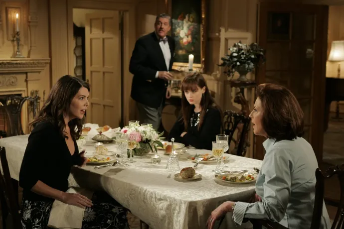Pénteki vacsora Richard és Emily Gilmore otthonában – Fotó: Warner Bros.