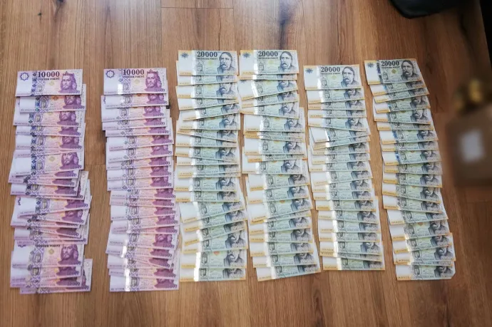 Százmilliókat foglaltak le két fővárosi főorvostól, kórházi vesztegetés miatt le is tartóztatták őket