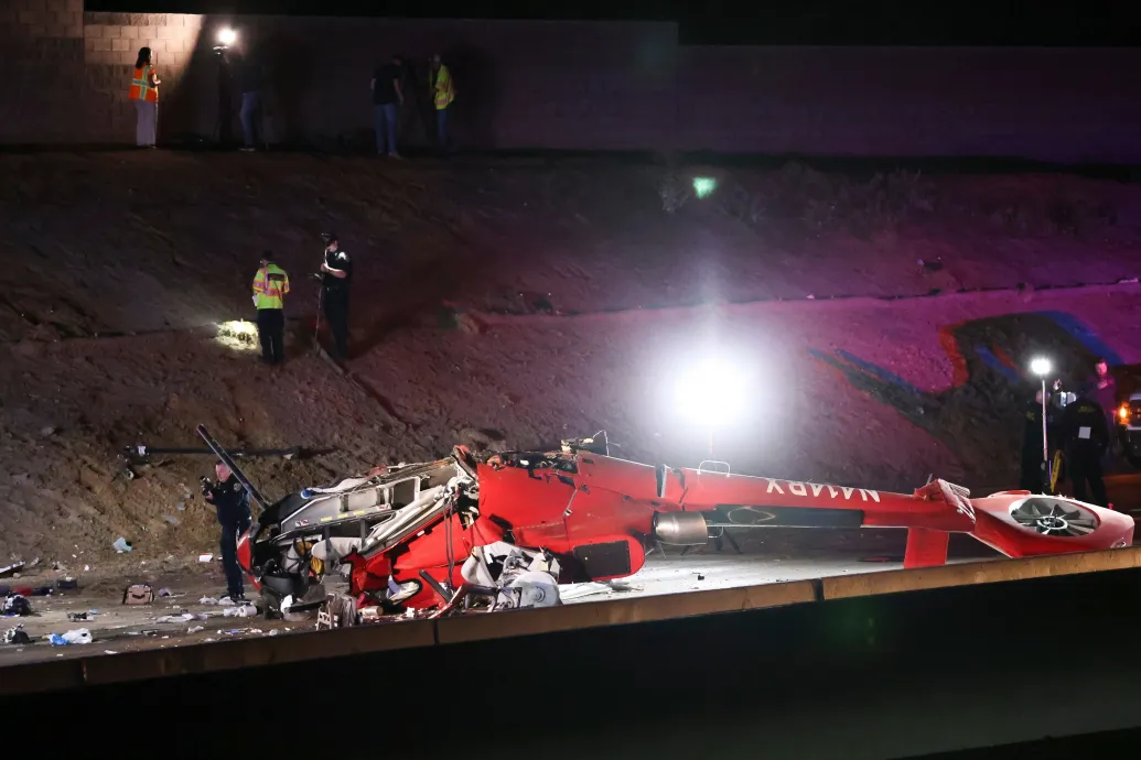 Autópályára zuhant egy mentőhelikopter Kaliforniában