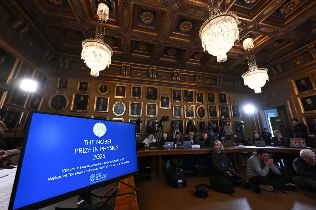 Kvantummechanikai felfedezésért járt az idei fizikai Nobel-díj