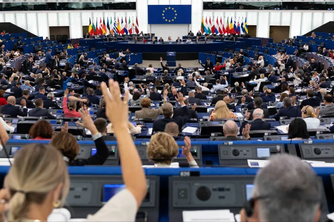 Nem függeszti fel Magyar Péter és Dobrev Klára mentelmi jogát az EP