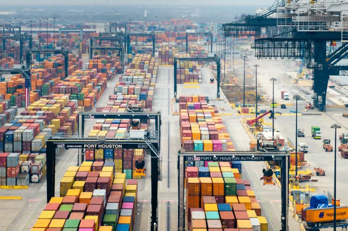 A cégvezetők közel egyharmada nem vár világgazdasági növekedést 2028-ig