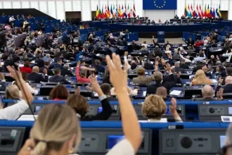 EP votes to uphold immunity of Hungarian opposition leaders