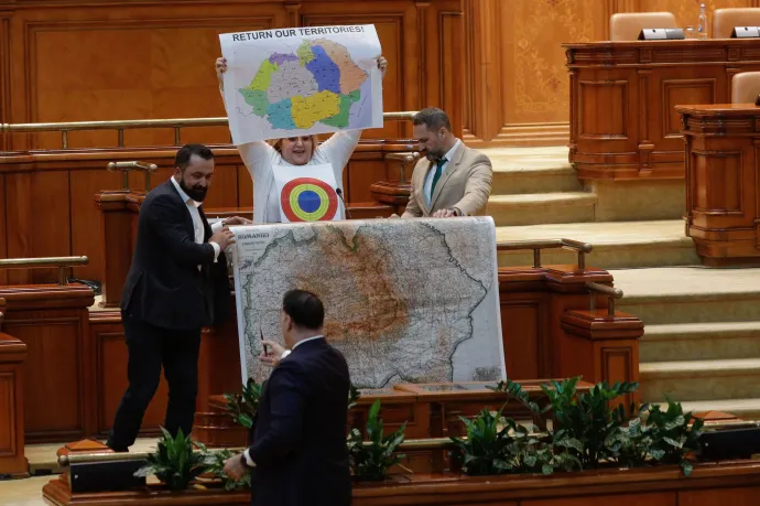 Nagy Románia térképpel a parlamentben – Fotó: George Calin / Inquam Photos