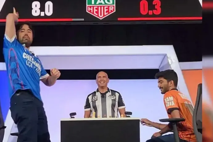 Évszázados hagyománnyal szakított a sakkozó, aki leszedte a világbajnok királyát a tábláról, és a tömegbe dobta